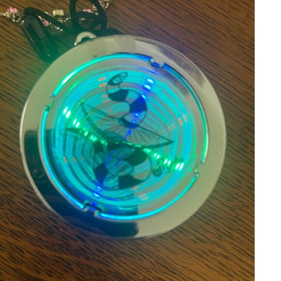 Flashing LED Light Show Pendant Prism Light Up Necklace Party Raving Fun Lights! - Picture 4 of 4